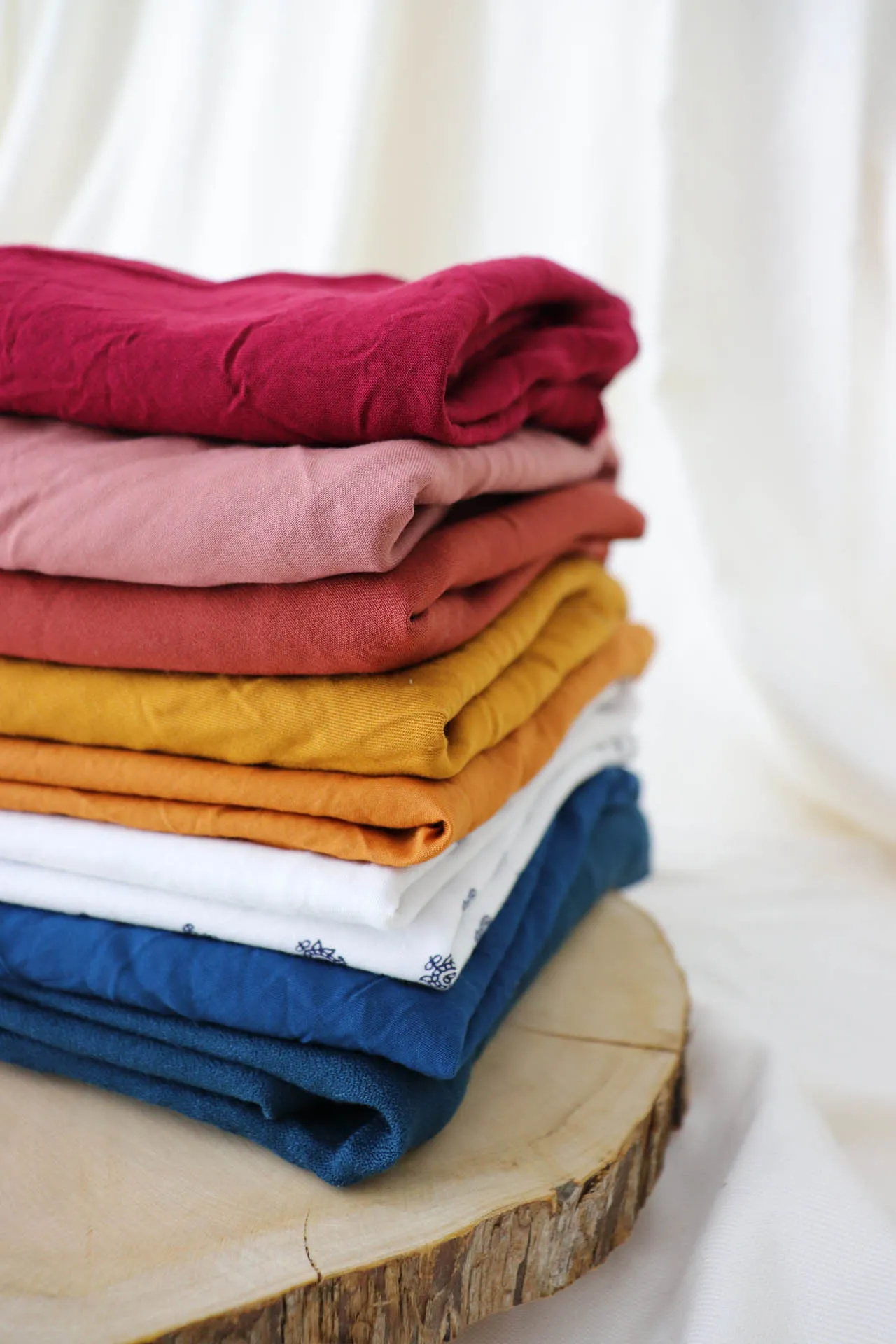 Weekday vs. Weekend Laundry: Finding the Perfect Fit for Your Schedule